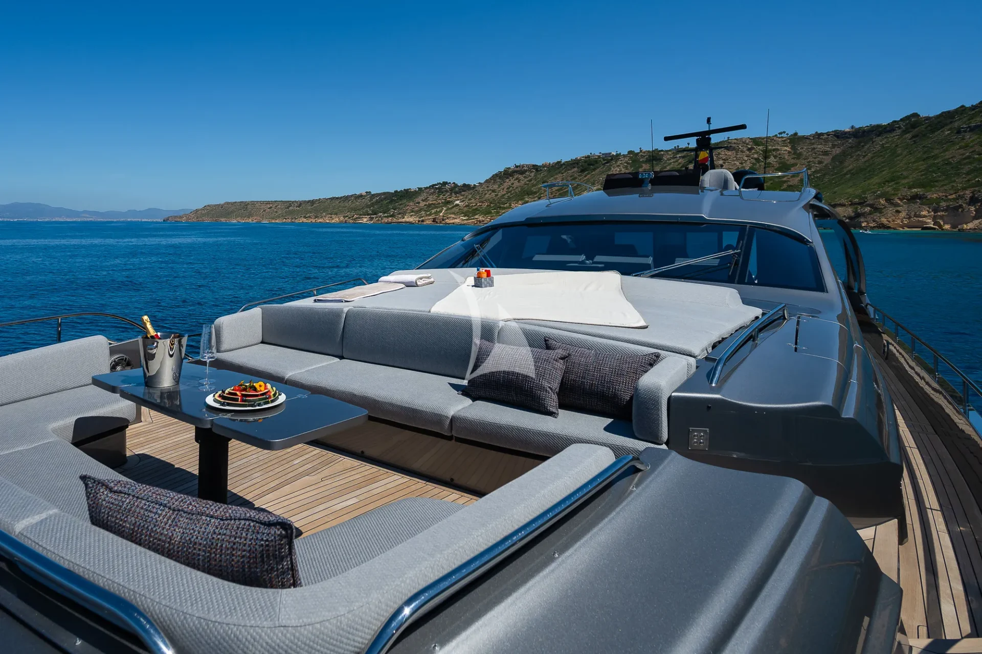 EL MACANN Charter Yacht