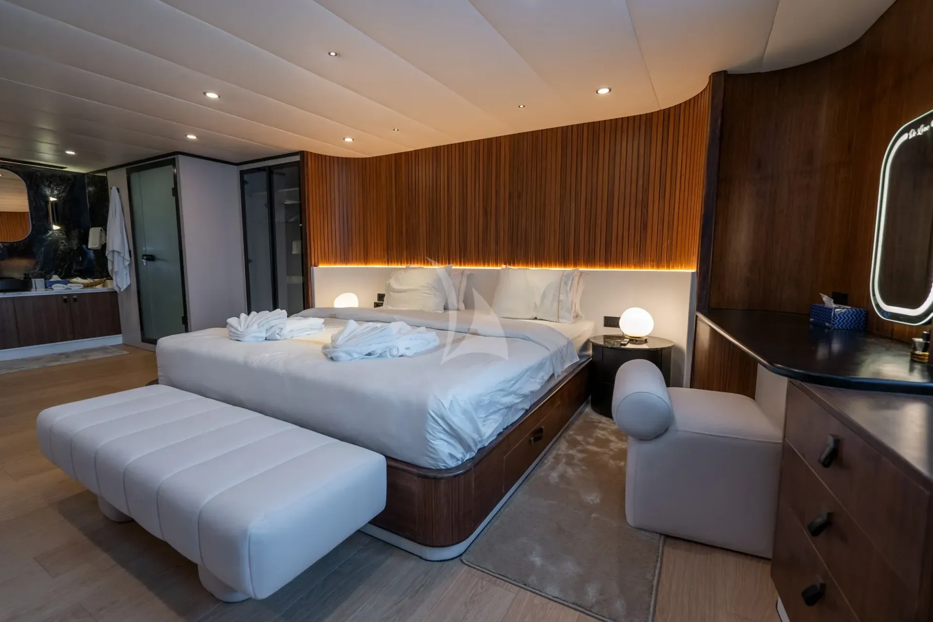 De Love Charter Yacht