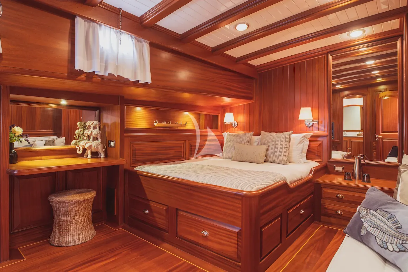 HIC SALTA Charter Yacht