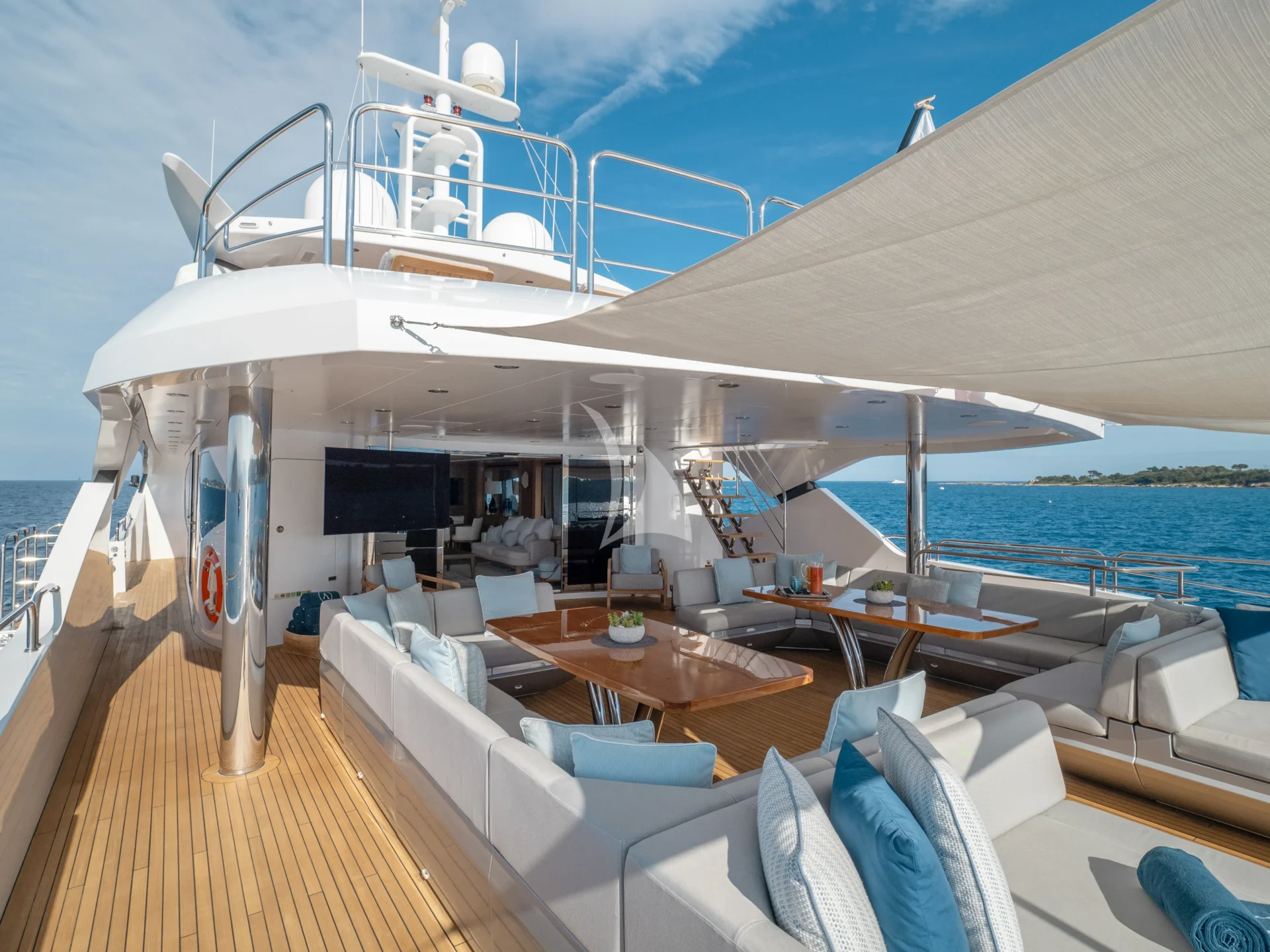 ARADOS Charter Yacht