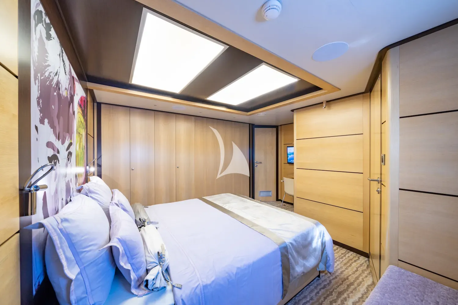 NAVILUX Charter Yacht