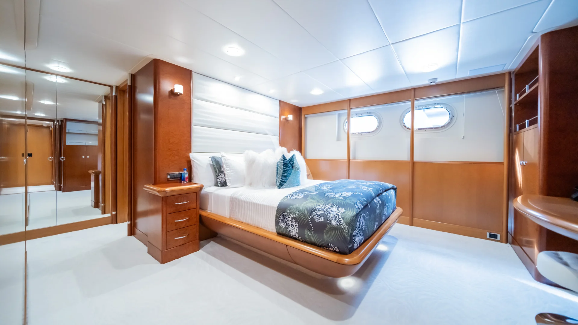 OCTOPUS Charter Yacht