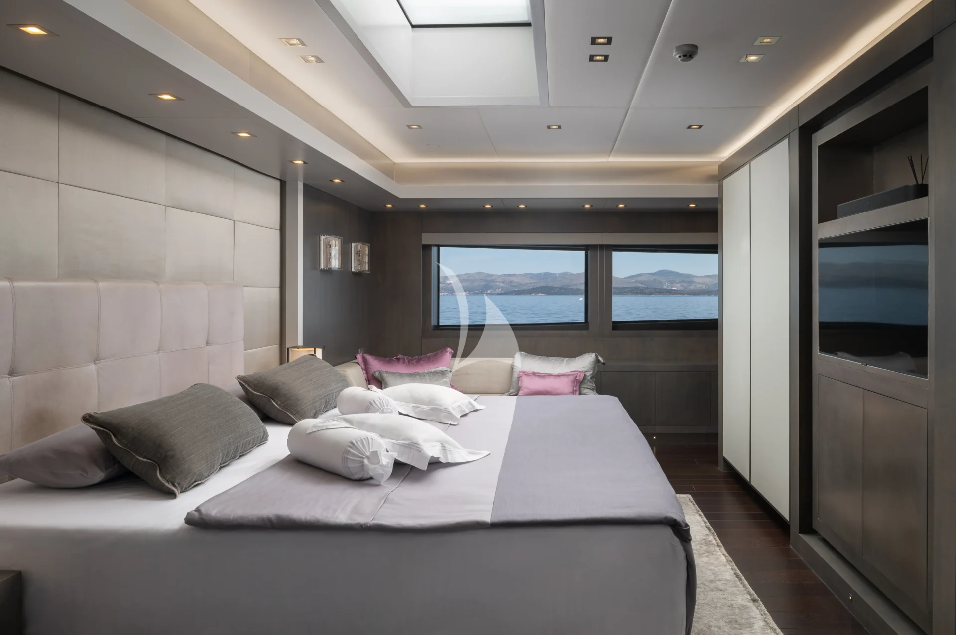 SMOOTH OPERATOR Charter Yacht