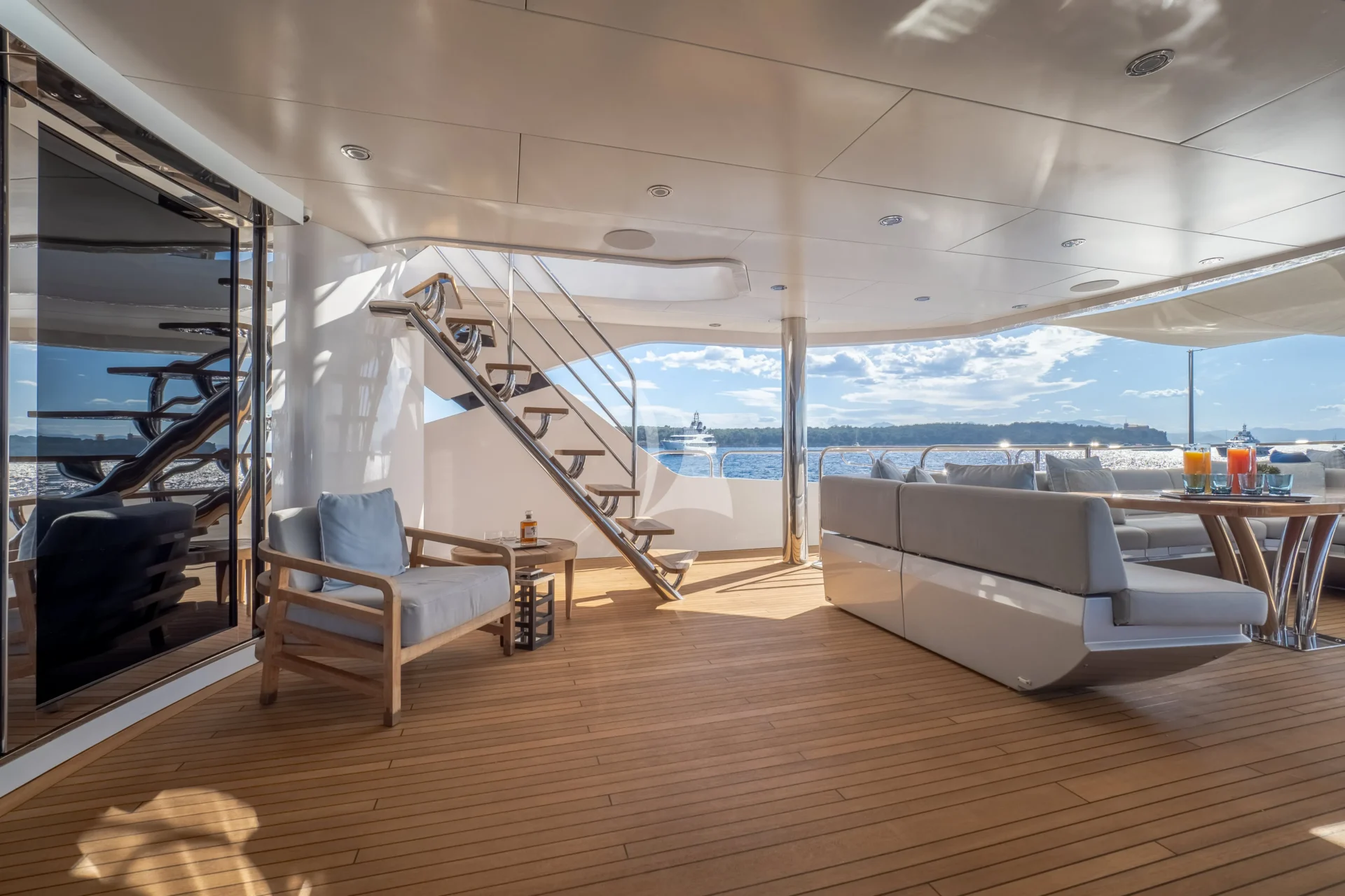 ARADOS Charter Yacht