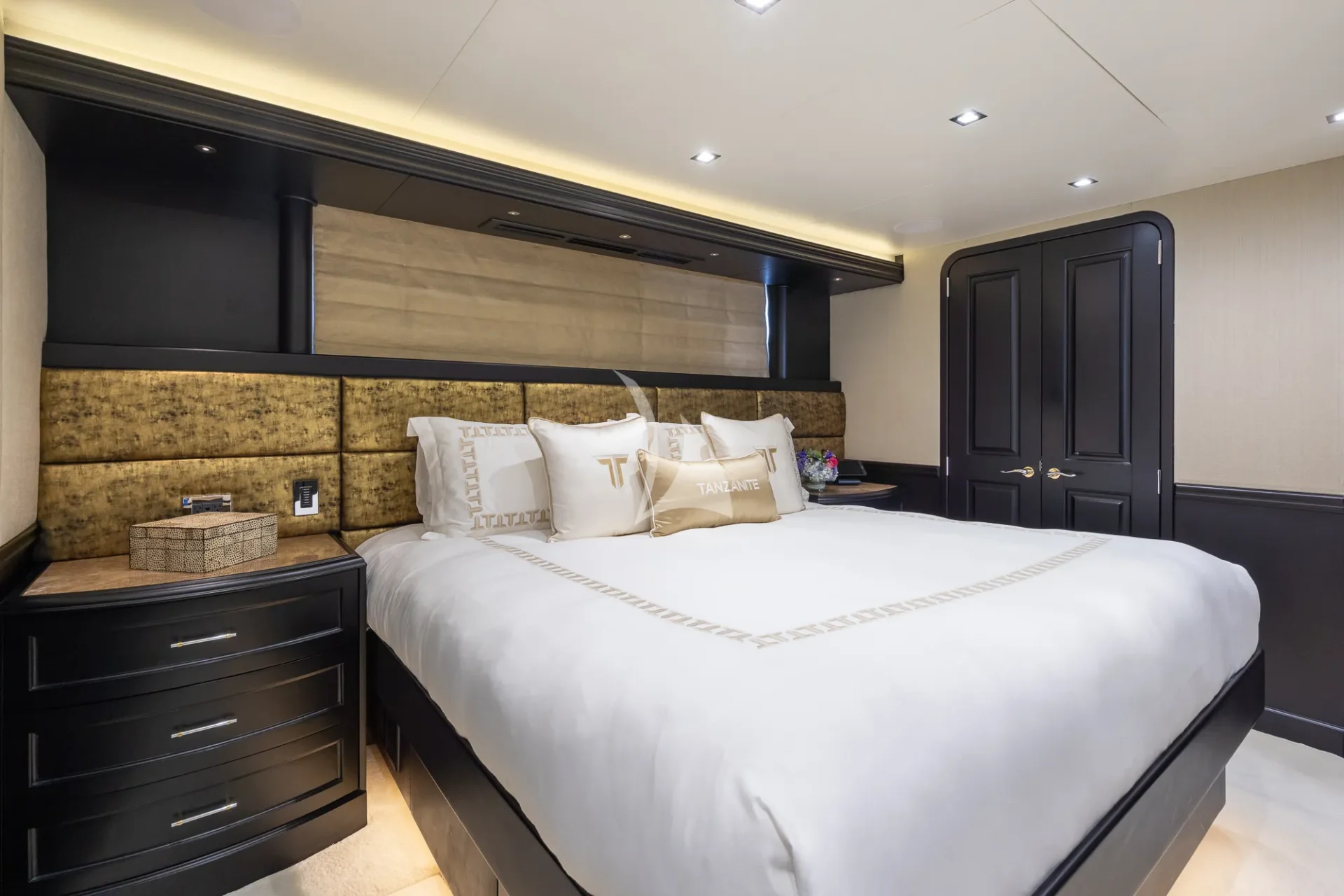 TANZANITE Charter Yacht