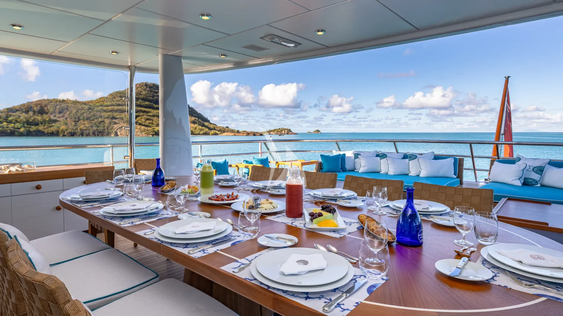 DEEP BLUE Charter Yacht