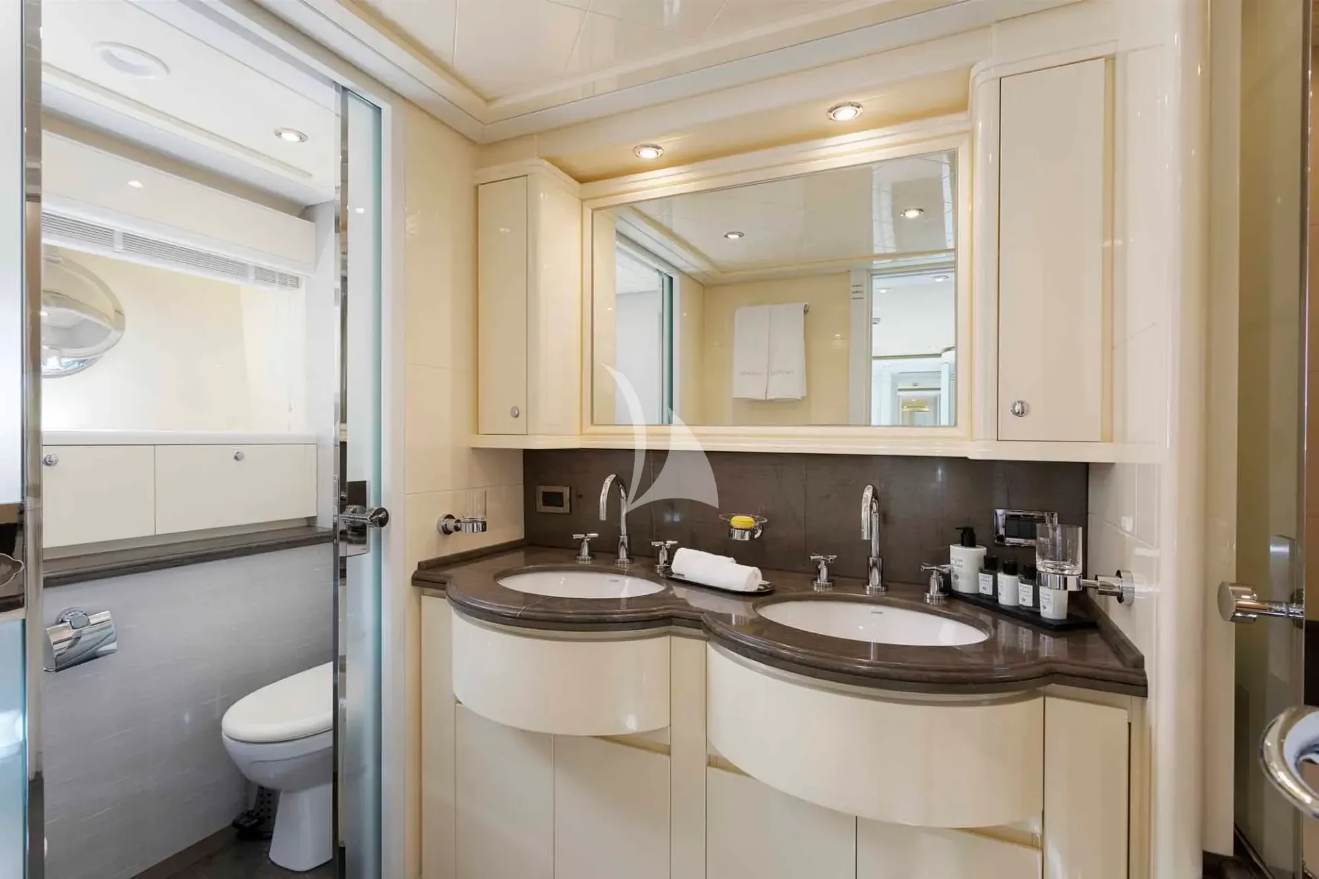 PARADISE Charter Yacht