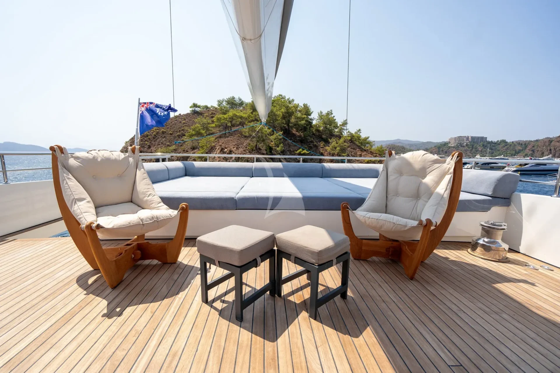 De Love Charter Yacht