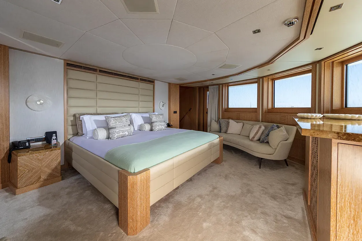 FRIENDSHIP Charter Yacht