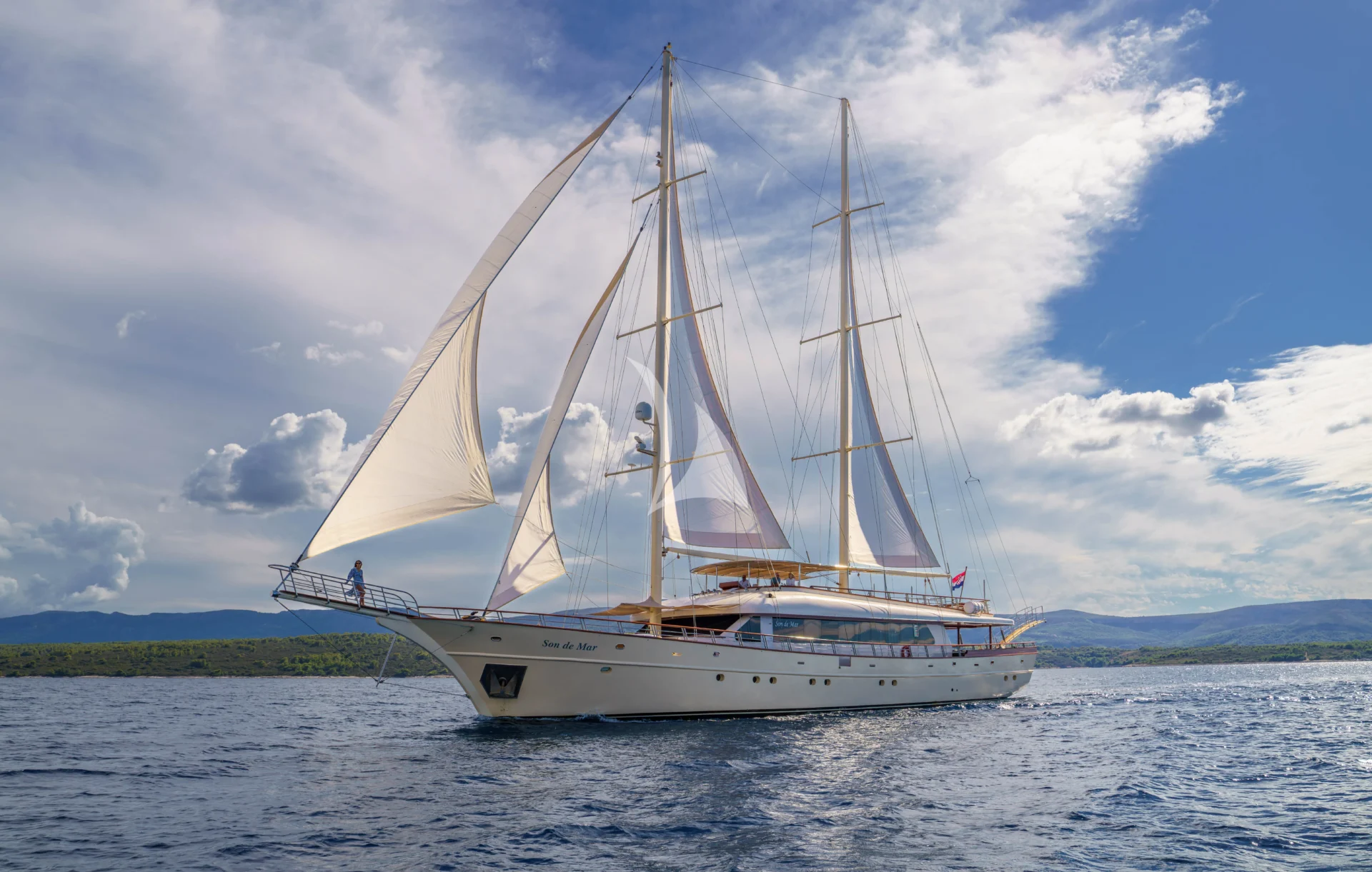 SON DE MAR Charter Yacht