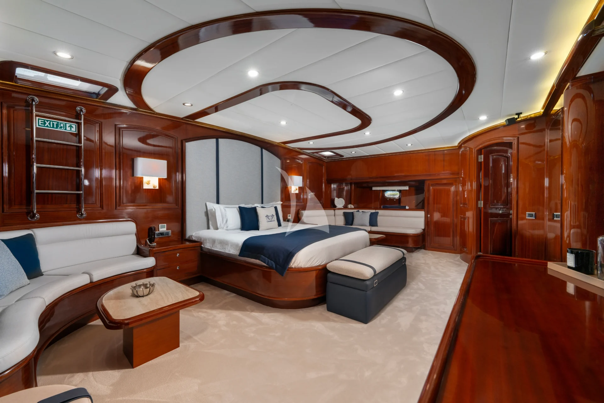 PERFORMANCE FEE Charter Yacht