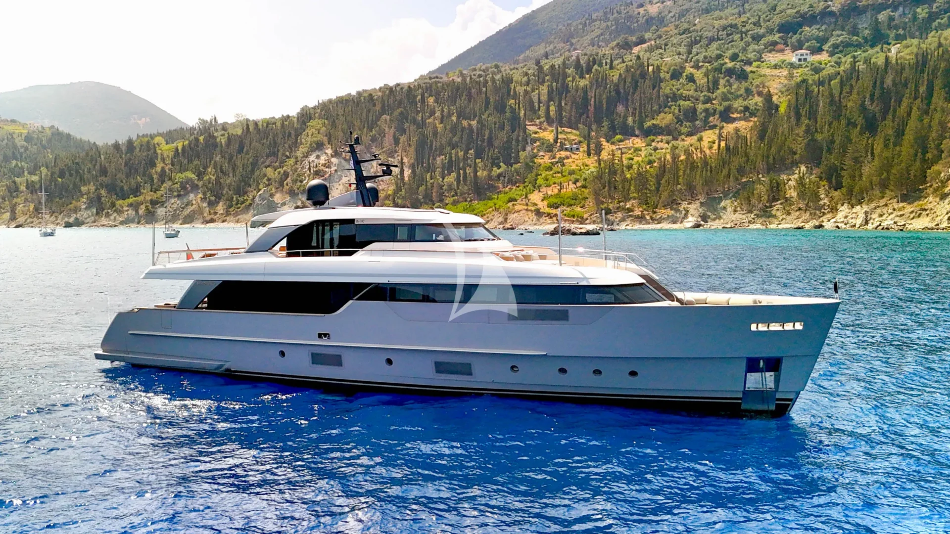 FLORI Charter Yacht