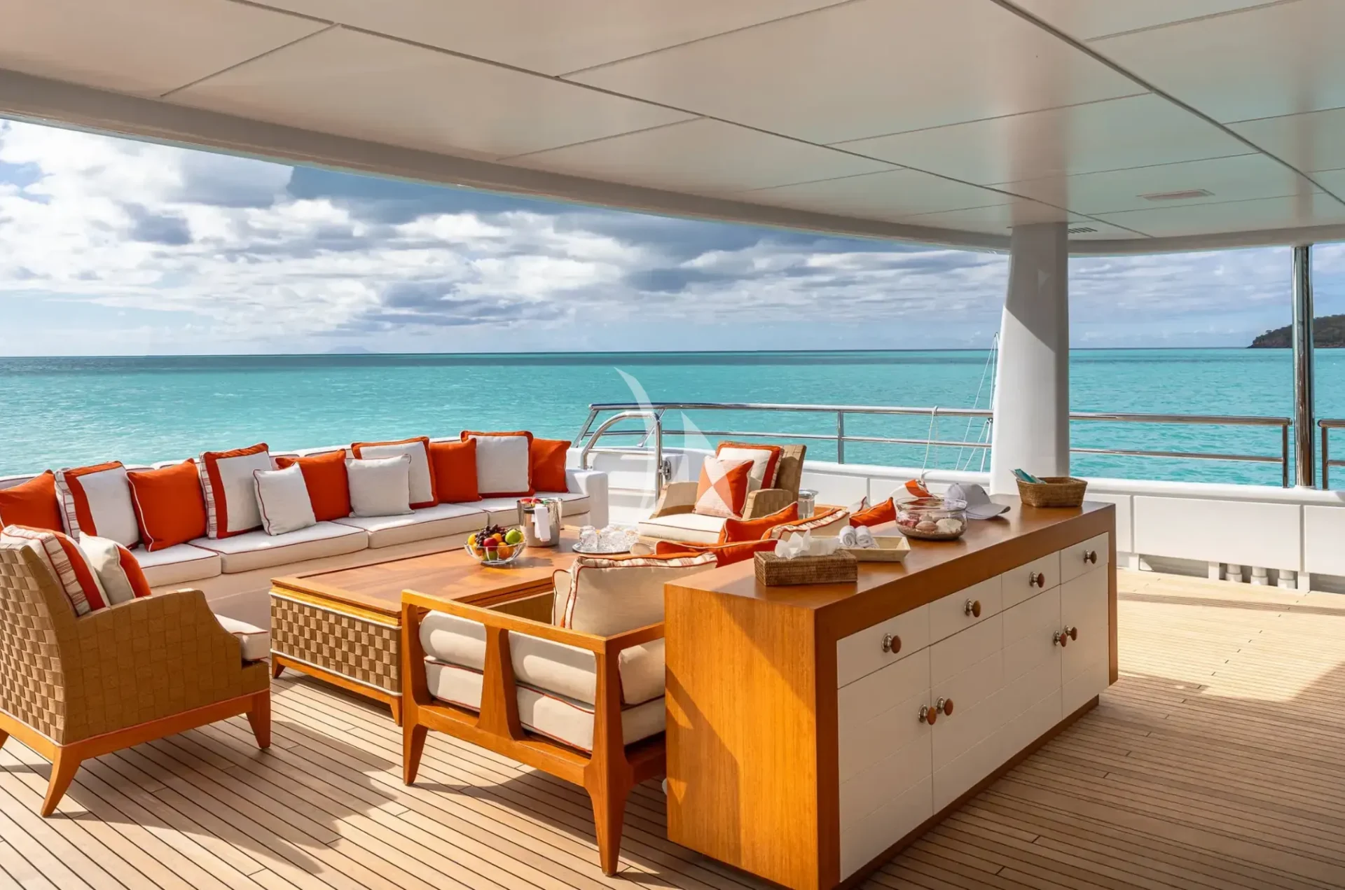 DEEP BLUE Charter Yacht