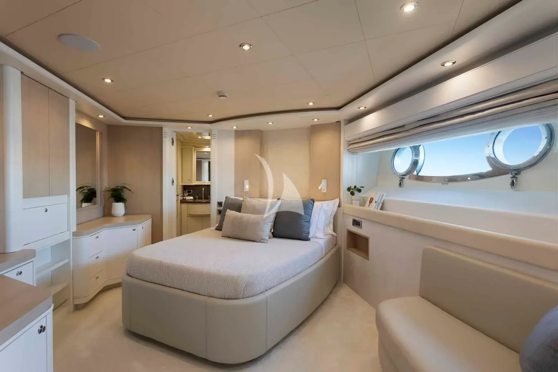 PARADISE Charter Yacht