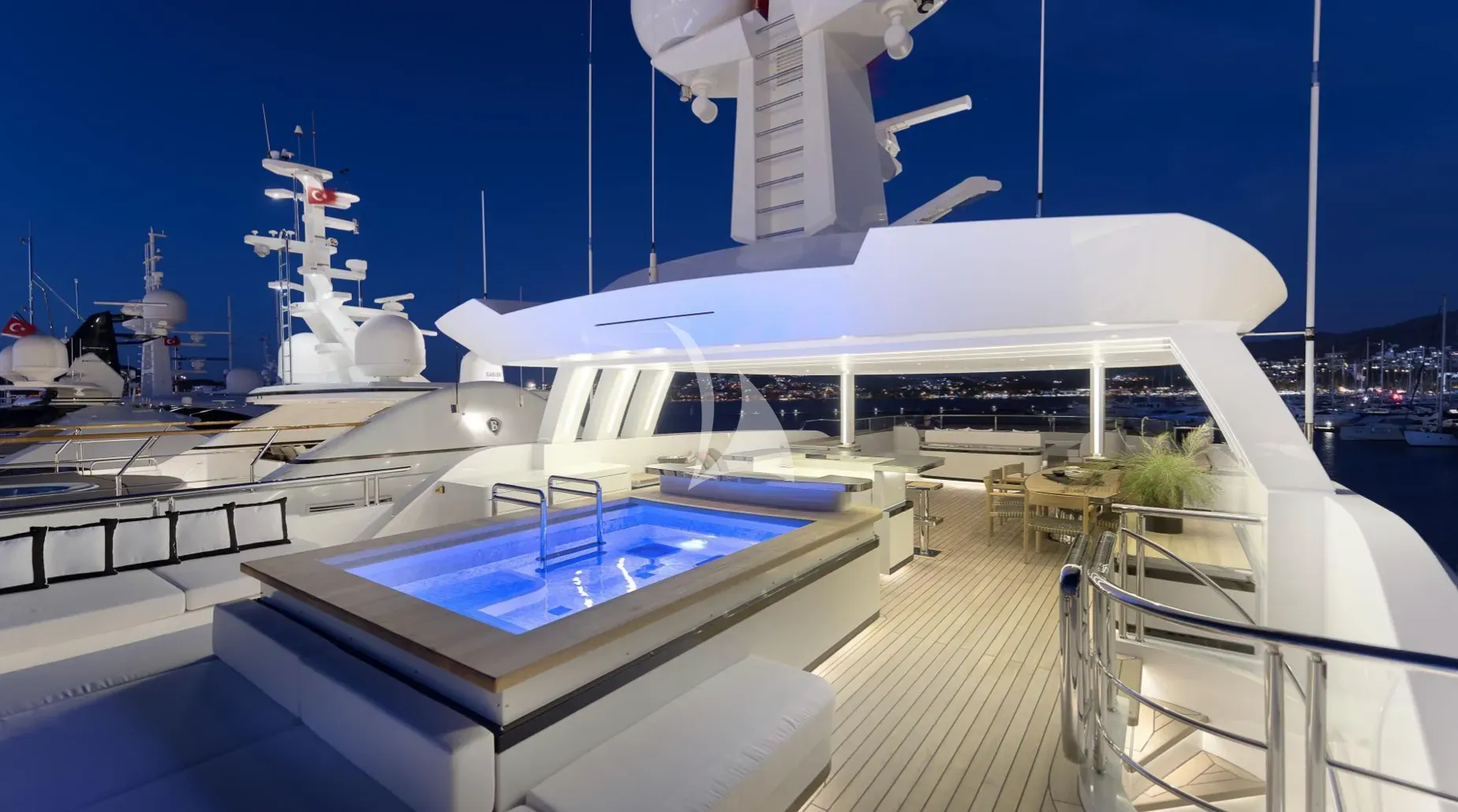 LIQUID SKY Charter Yacht