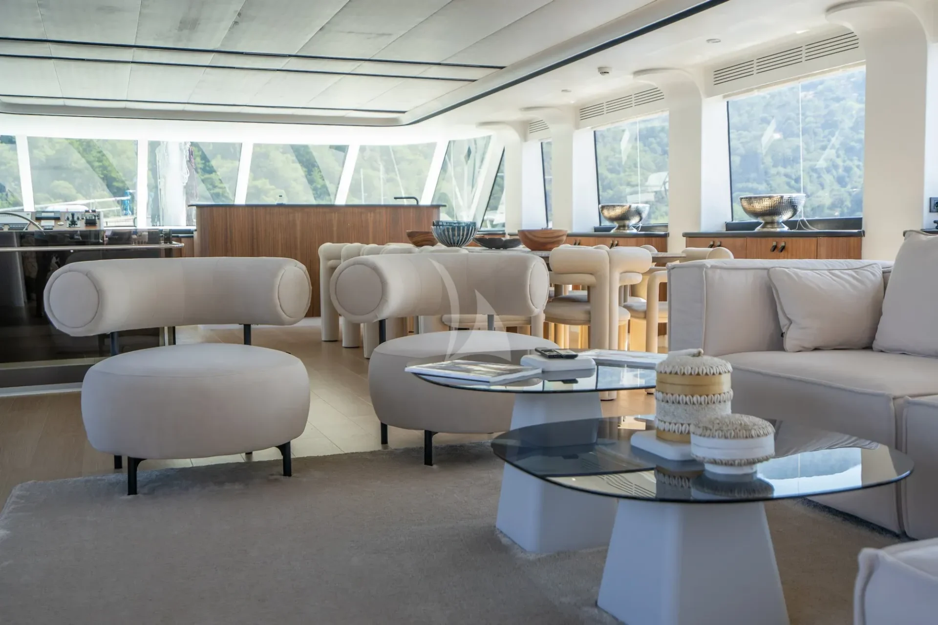 De Love Charter Yacht