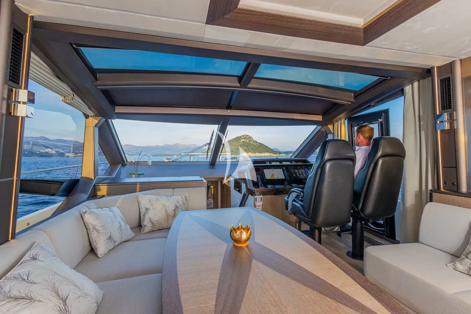 PARADISE Charter Yacht