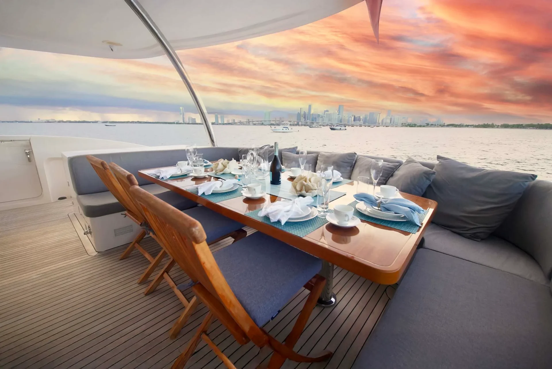HAPPY HOUR Charter Yacht