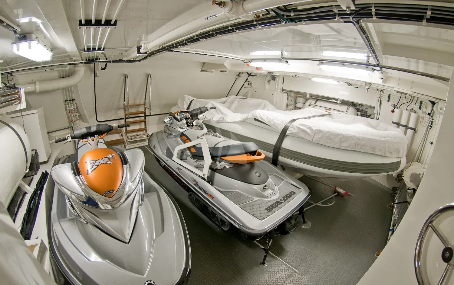 LATITUDE Charter Yacht
