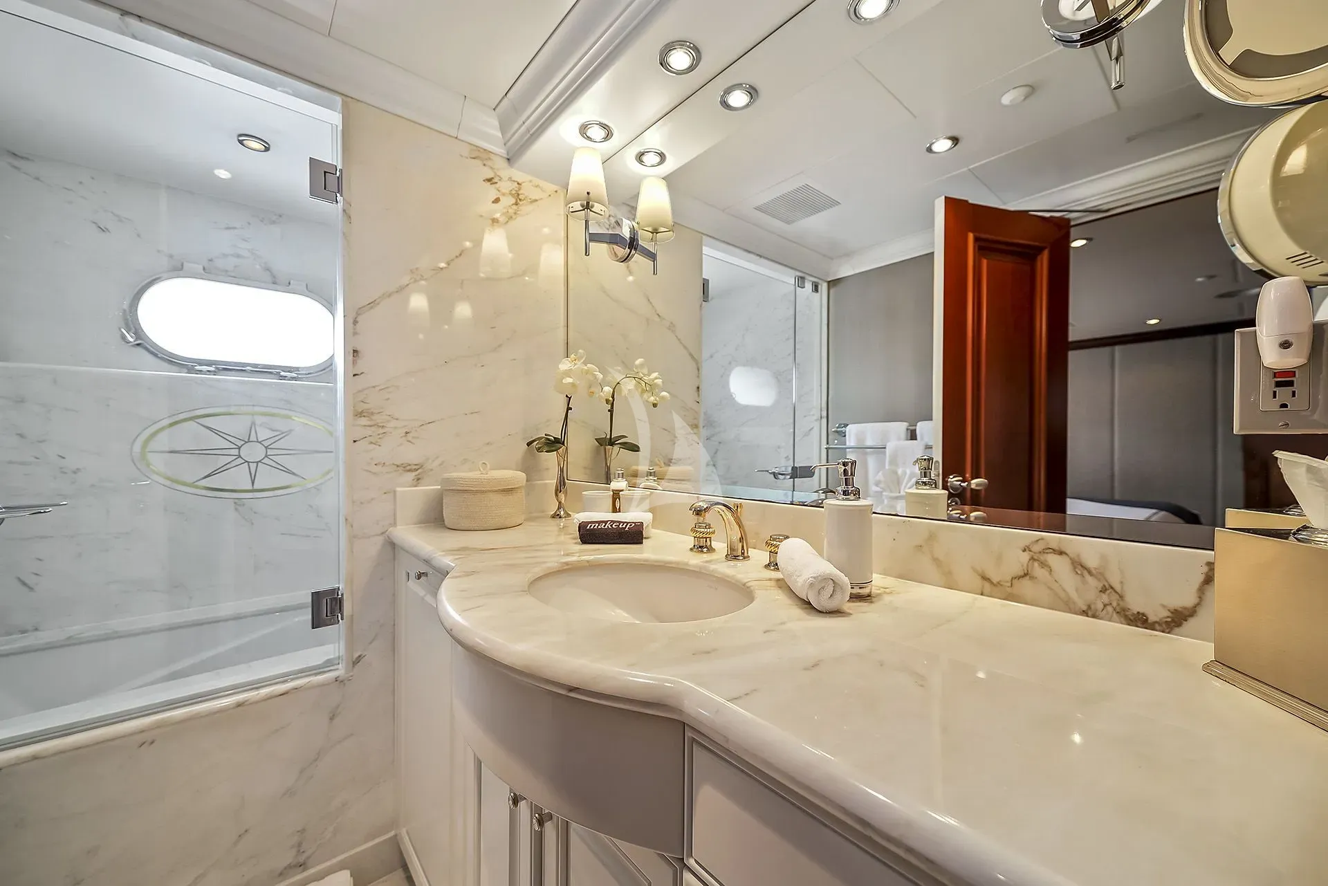 ARTEMIS Charter Yacht