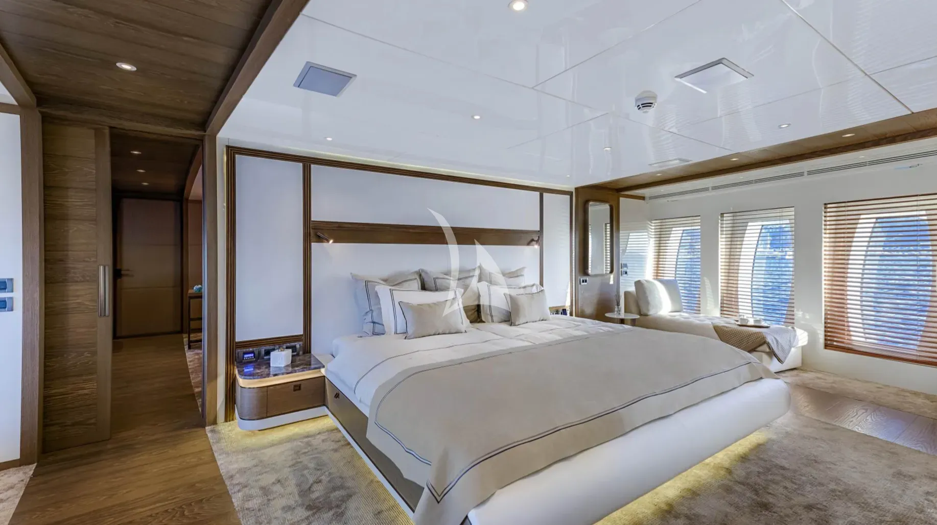 LIQUID SKY Charter Yacht