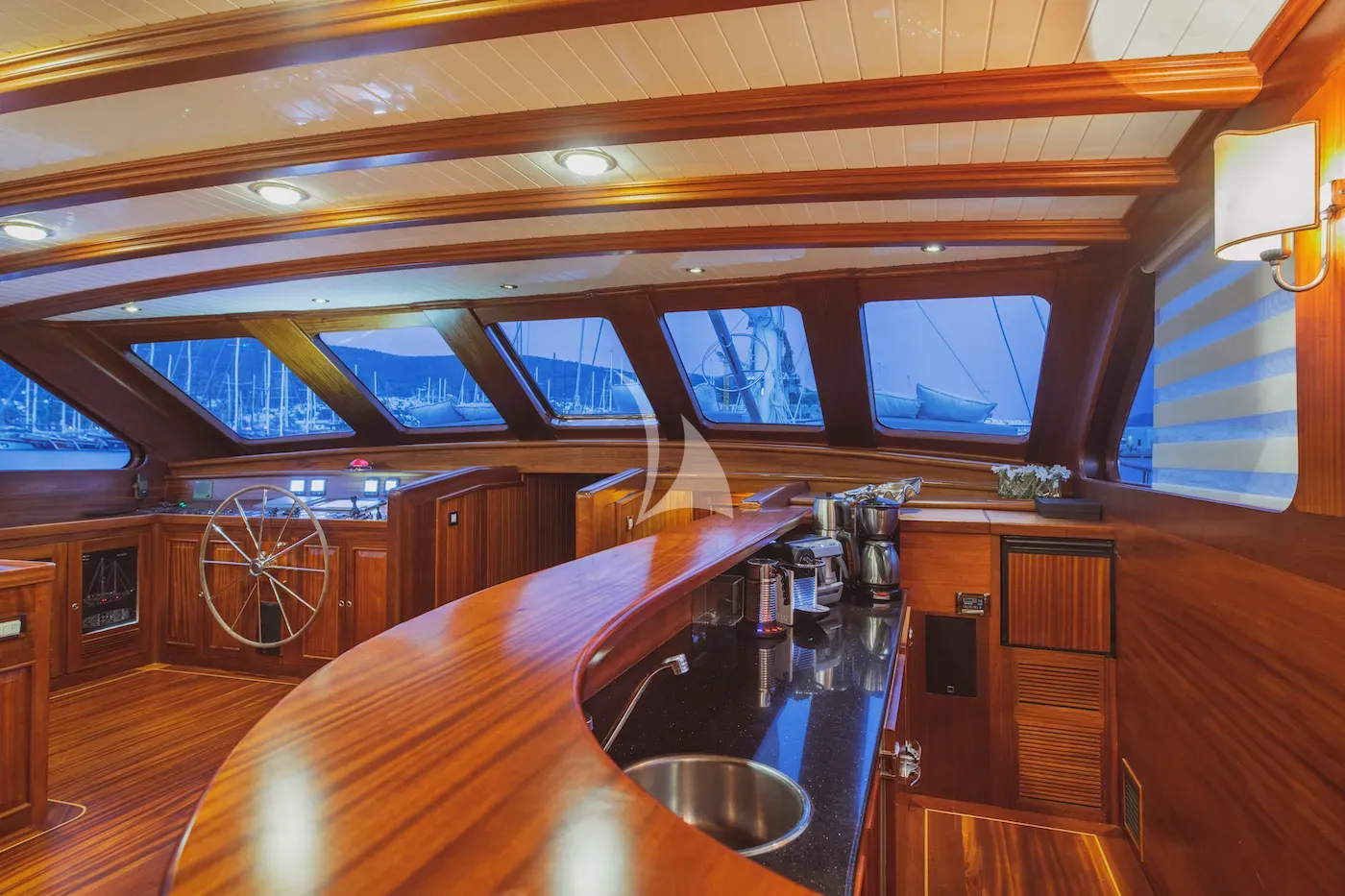 HIC SALTA Charter Yacht