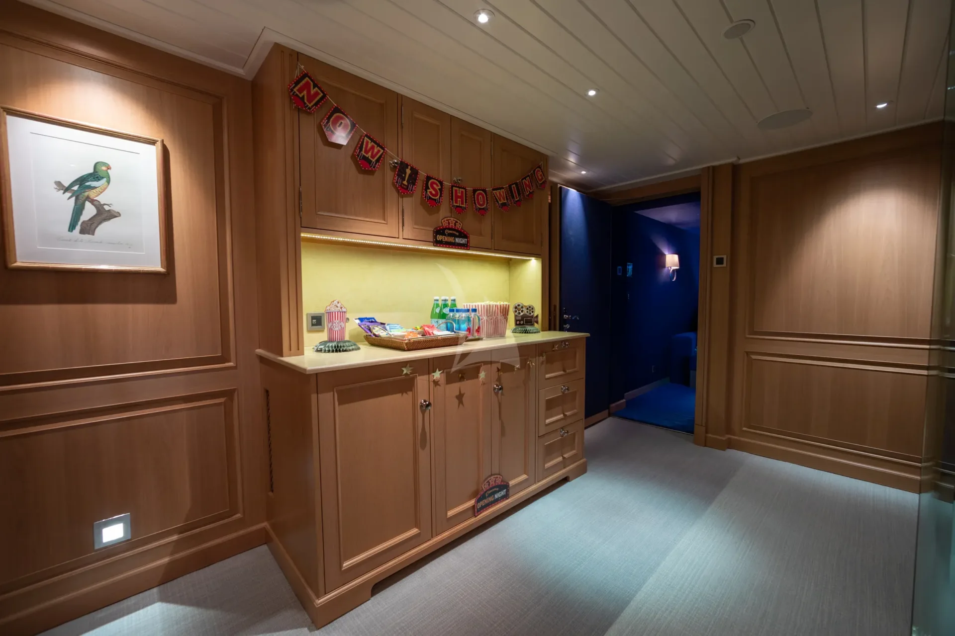 HUNTRESS Charter Yacht