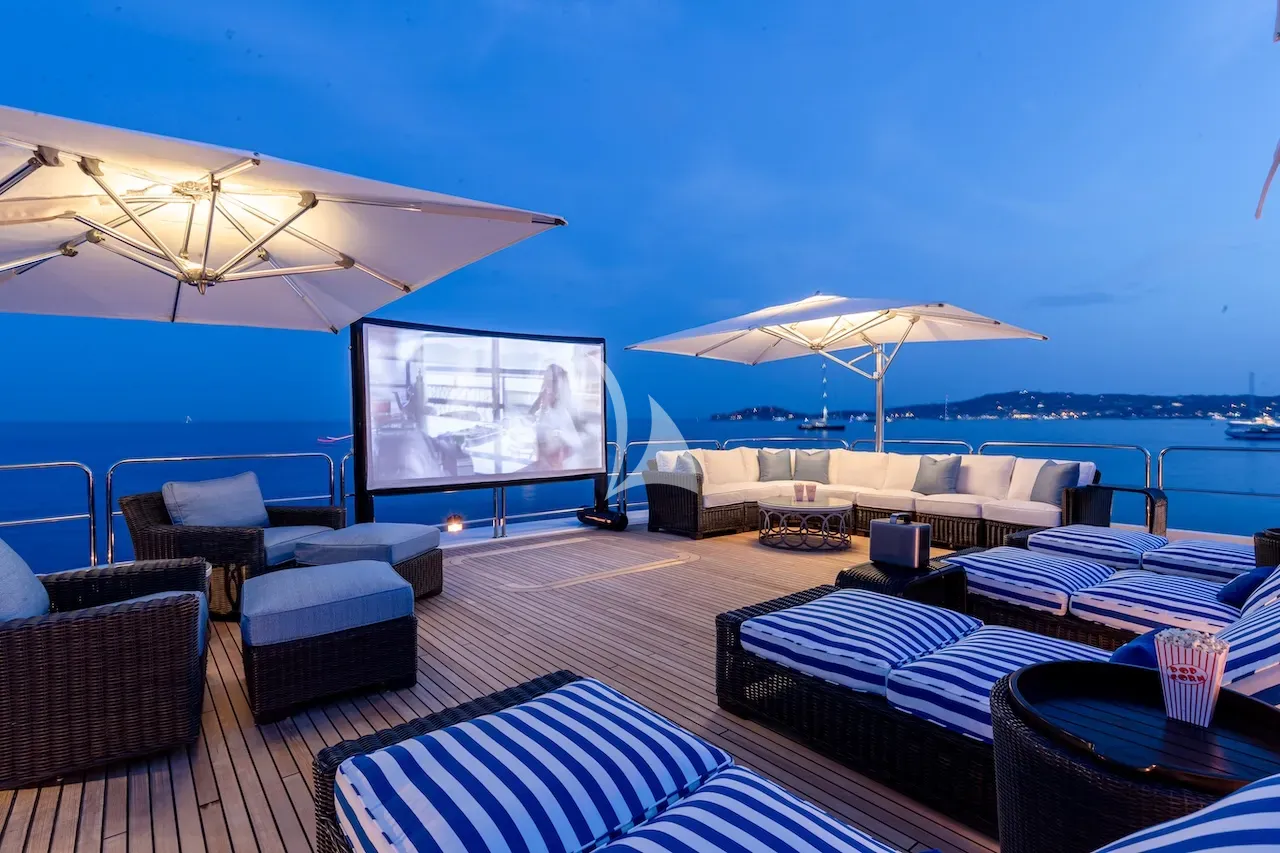 LUCKY LADY Charter Yacht