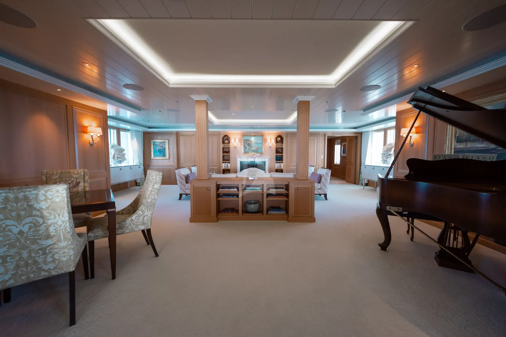 HUNTRESS Charter Yacht