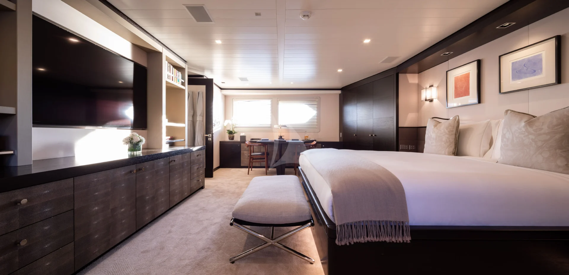 MIRAGE Charter Yacht