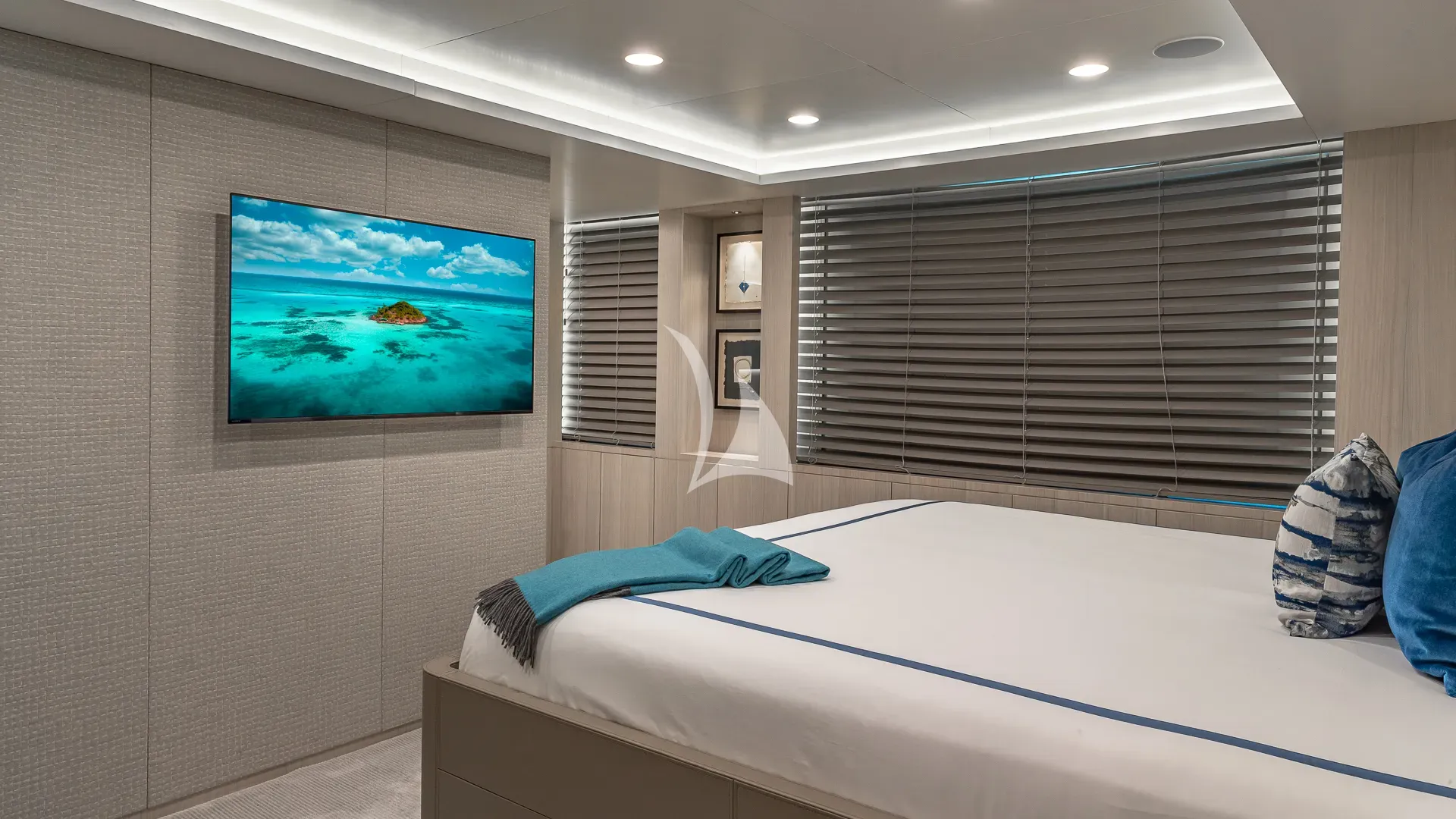 REVERIE Charter Yacht