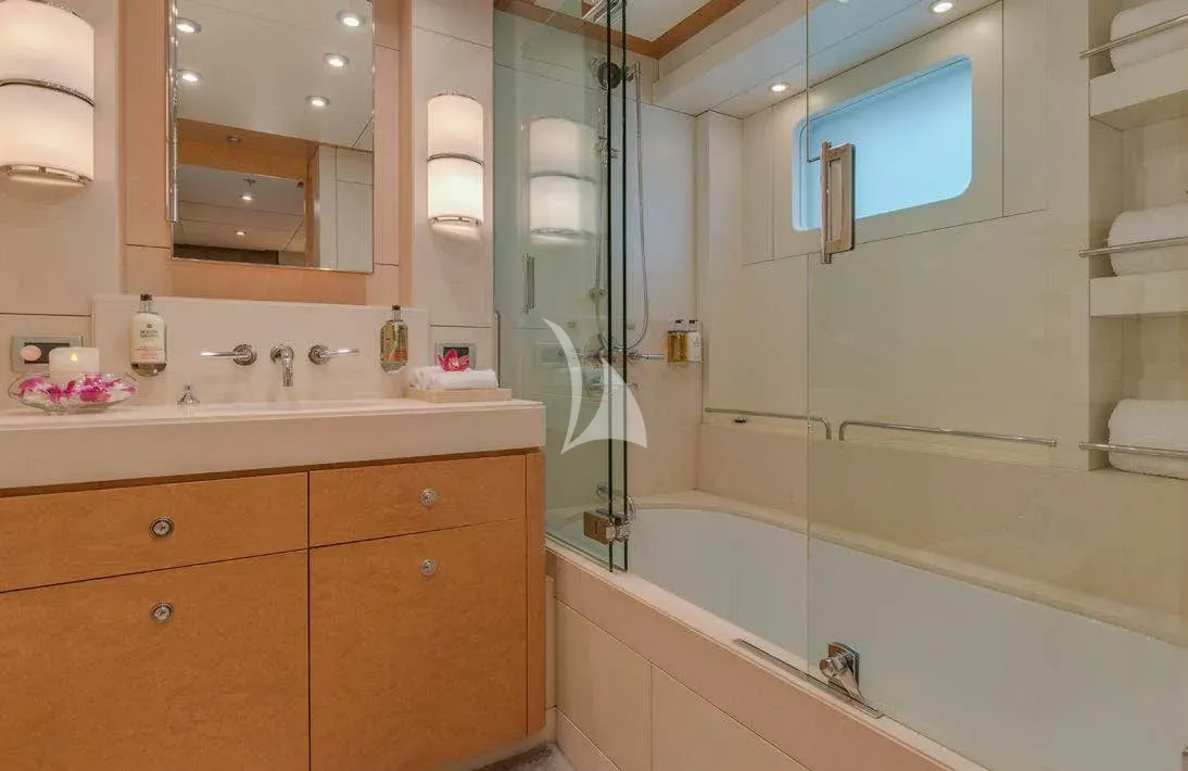 MIZU Charter Yacht