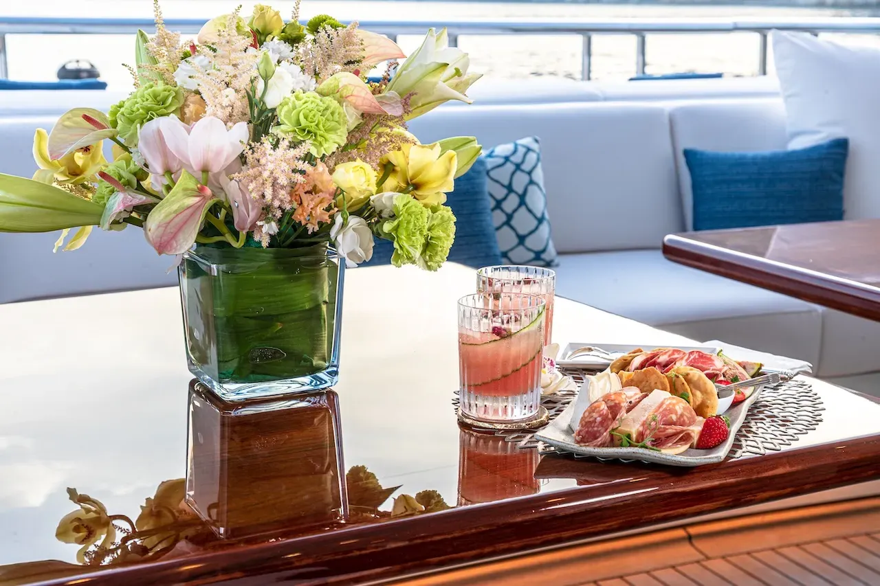 LUCKY LADY Charter Yacht