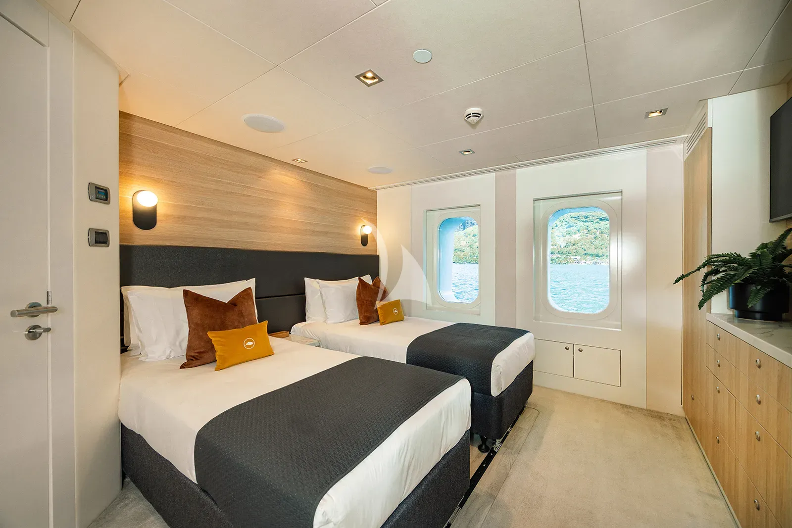 BIG SKY Charter Yacht