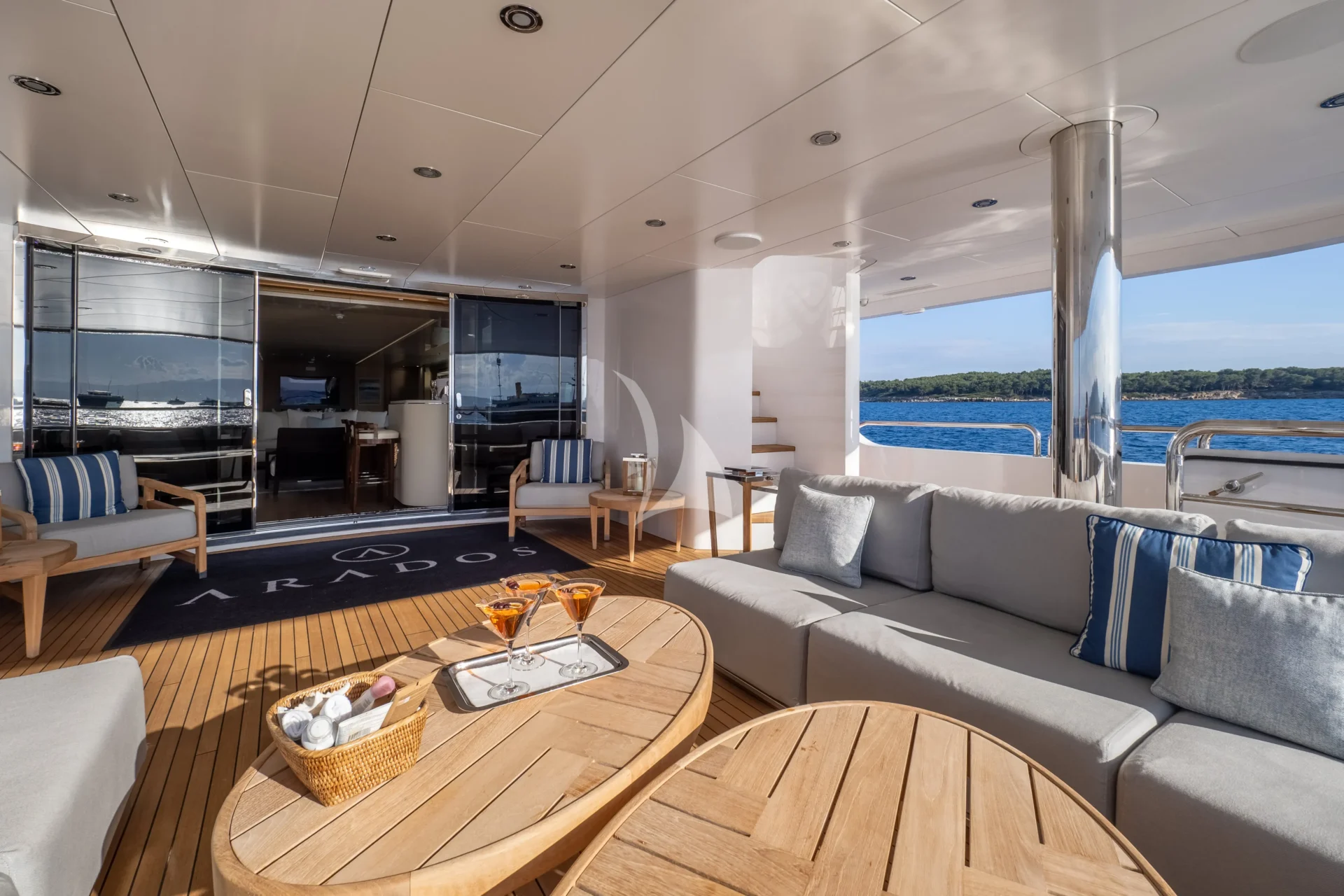 ARADOS Charter Yacht