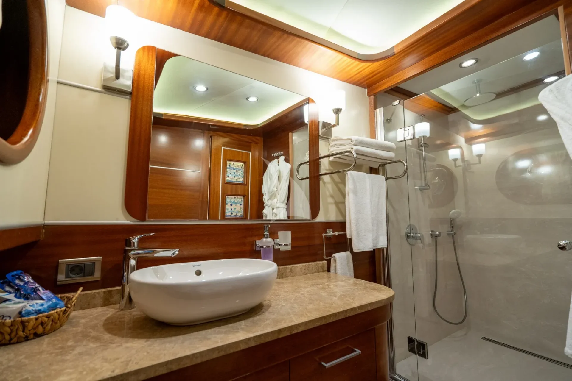 La Bella Vita Charter Yacht