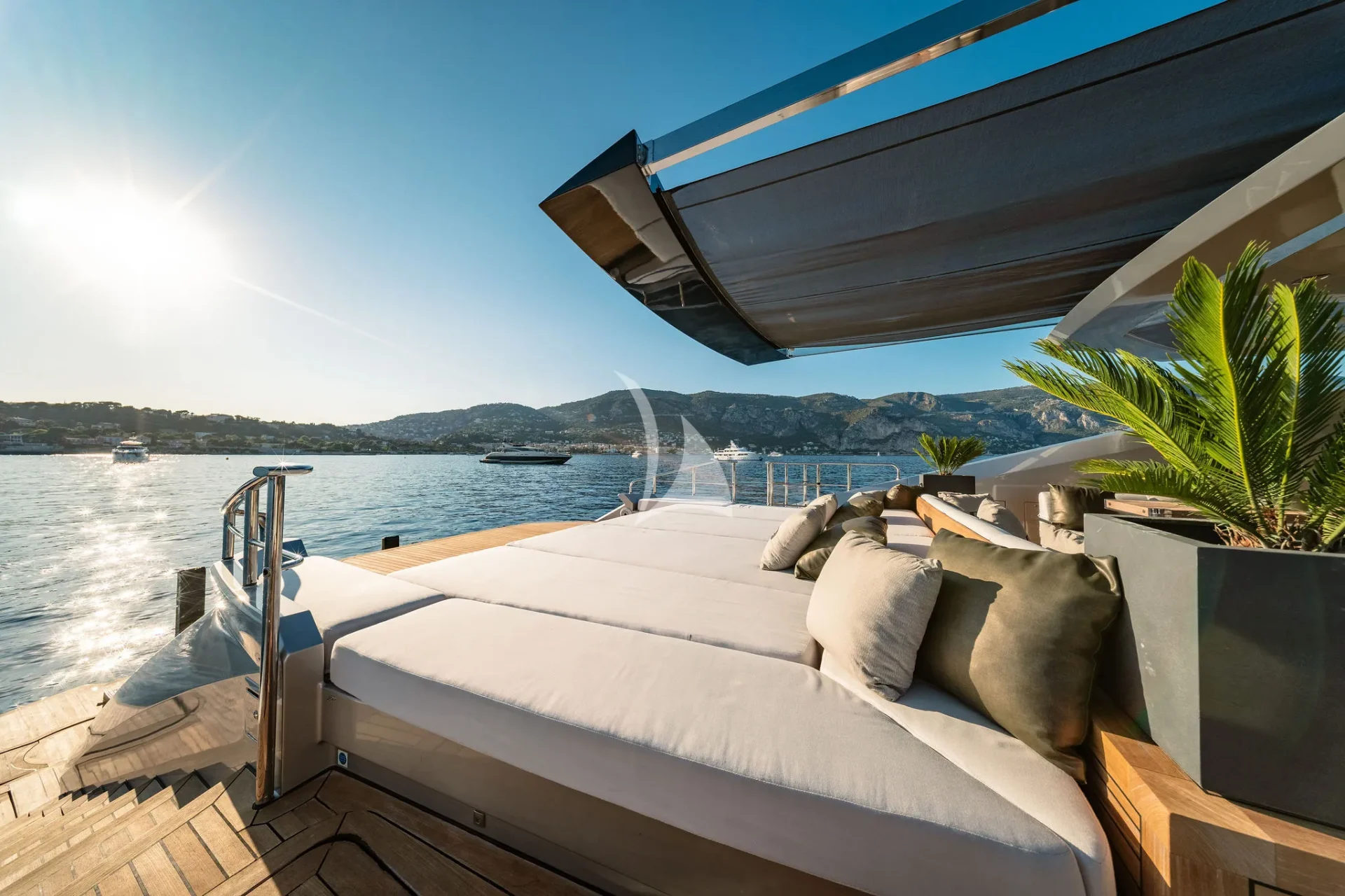 DB9 Charter Yacht
