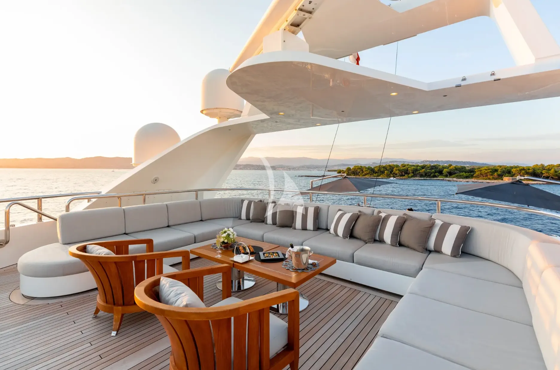 SEANNA Charter Yacht