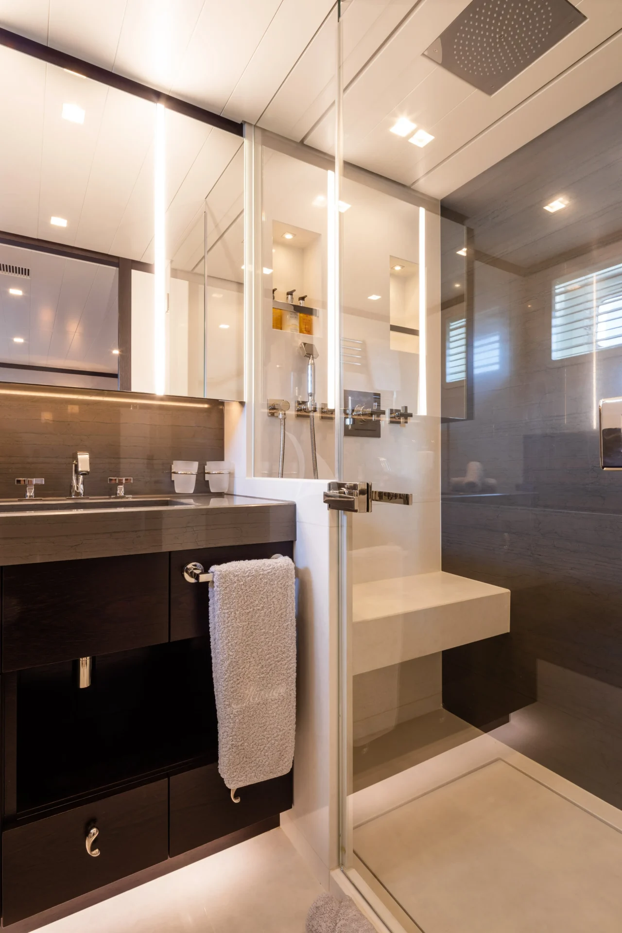 MIRAGE Charter Yacht