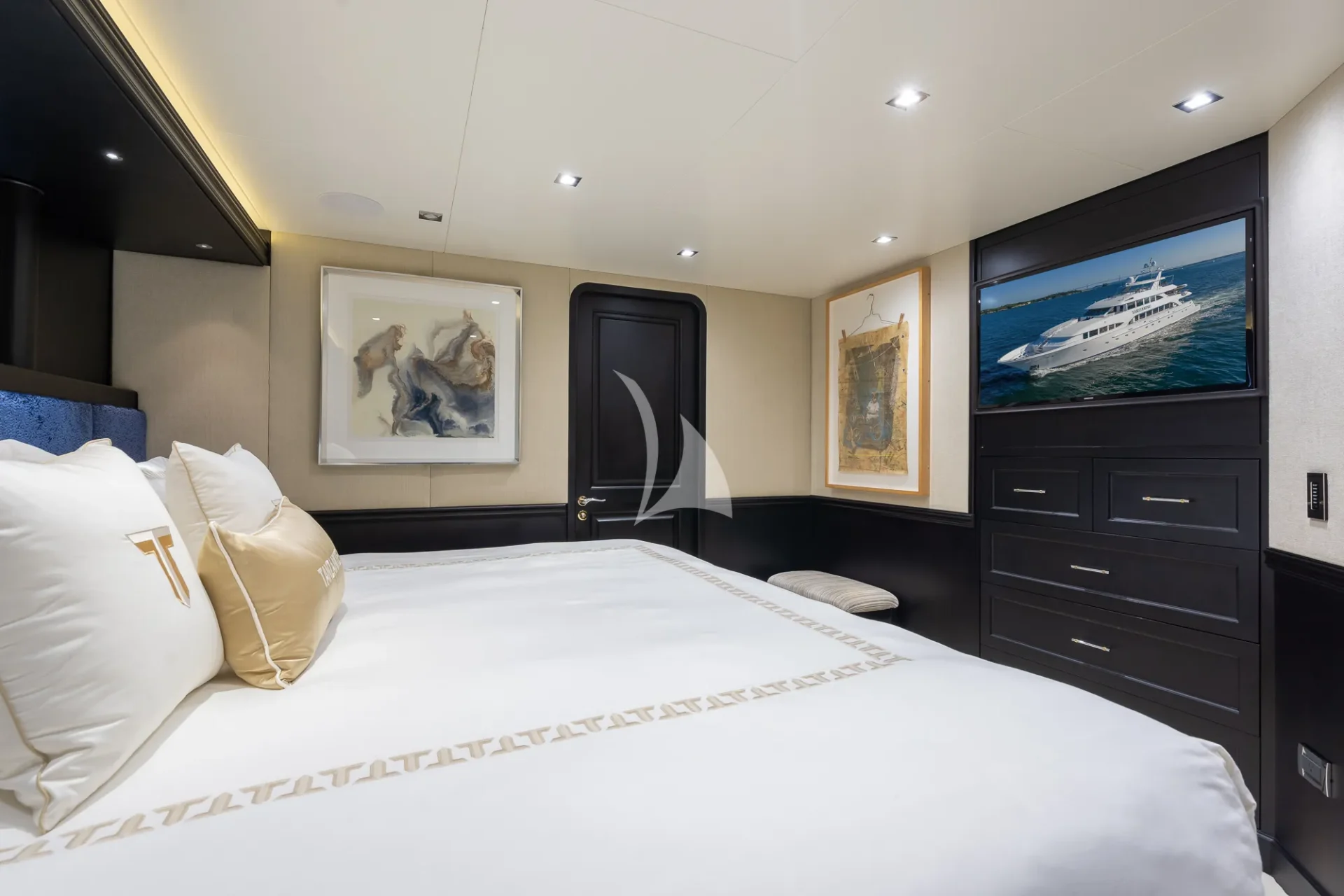 TANZANITE Charter Yacht