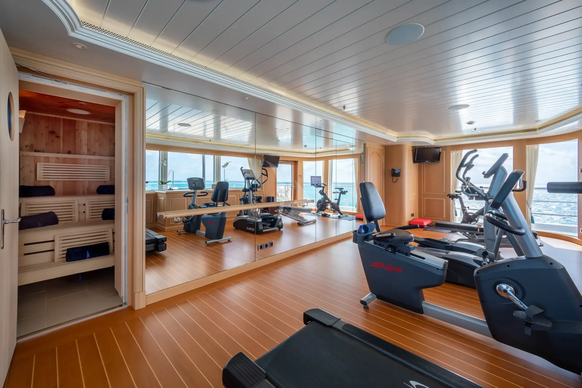 HUNTRESS Charter Yacht
