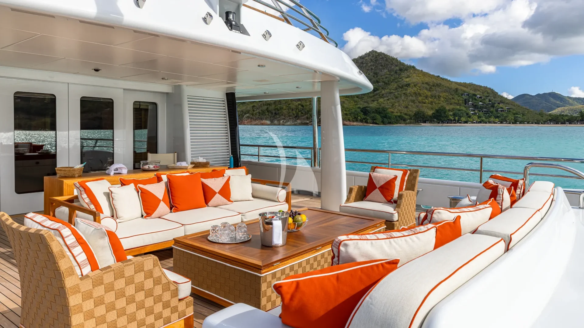 DEEP BLUE Charter Yacht