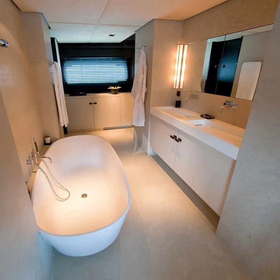 LATITUDE Charter Yacht