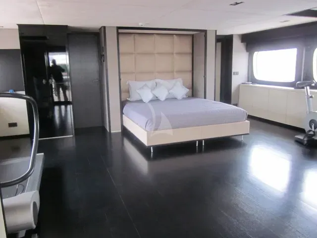 LATITUDE Charter Yacht