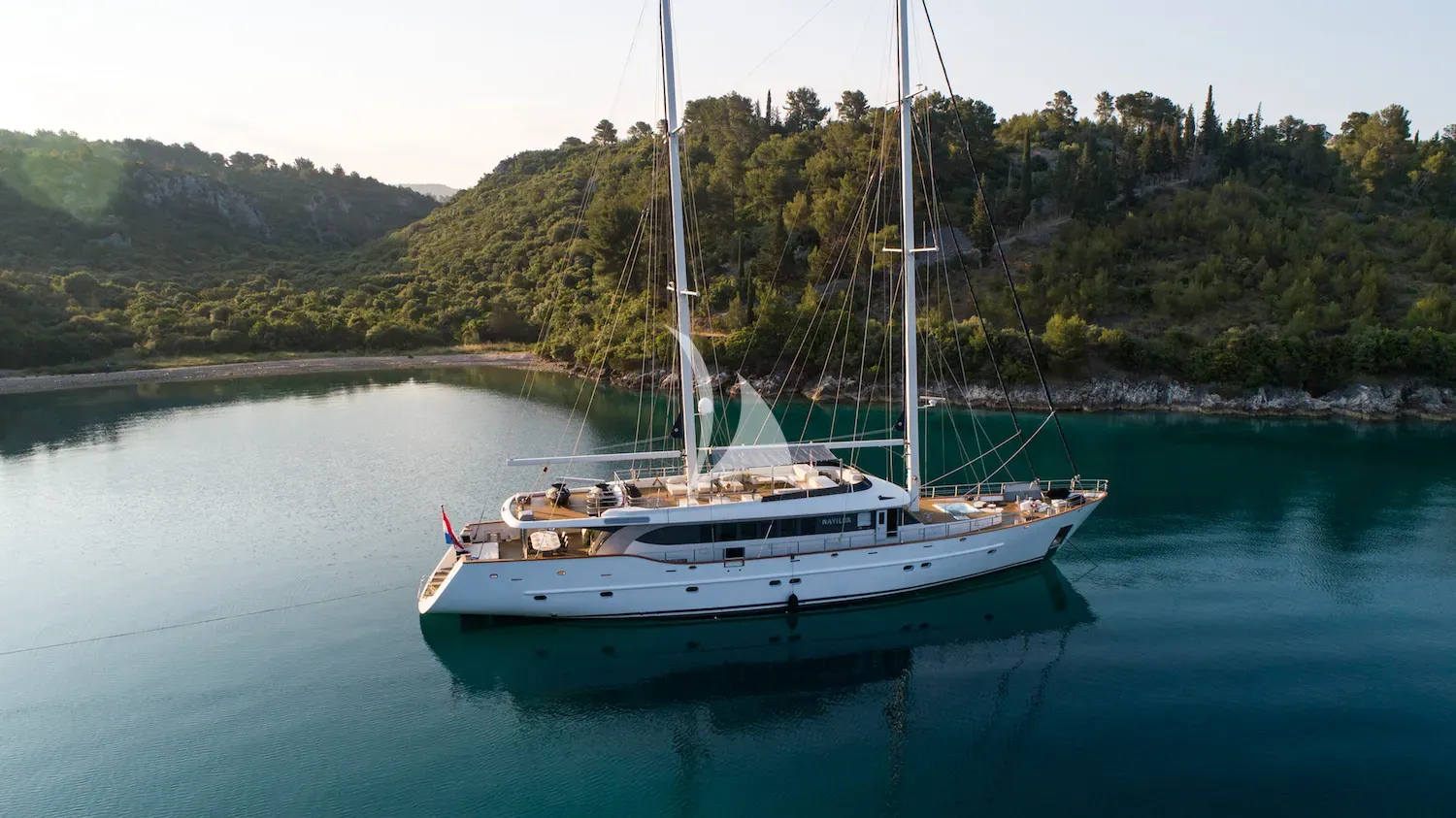 NAVILUX Charter Yacht