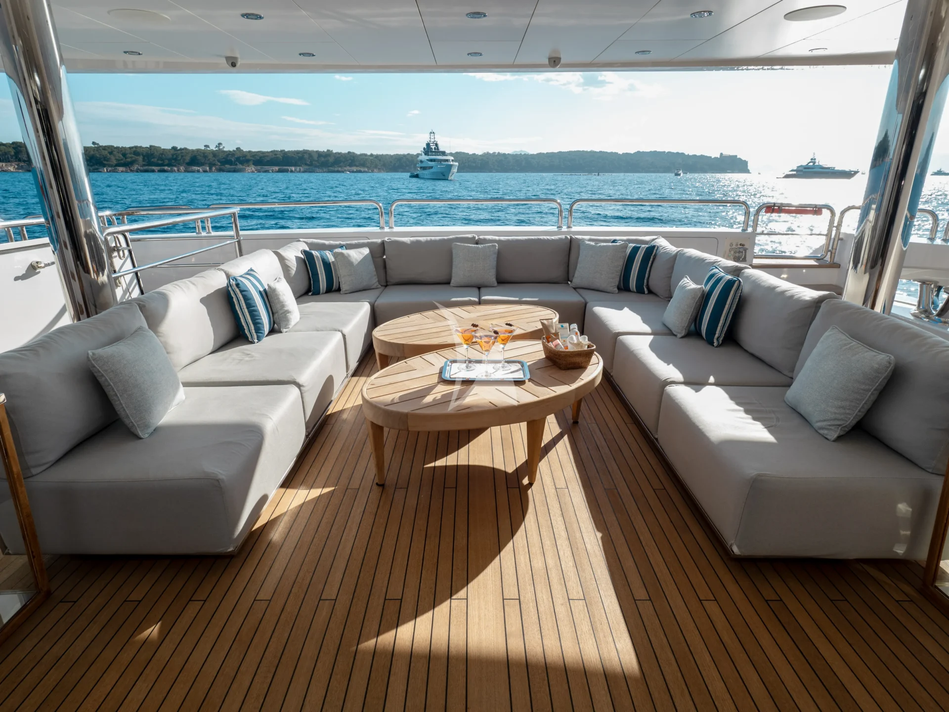 ARADOS Charter Yacht