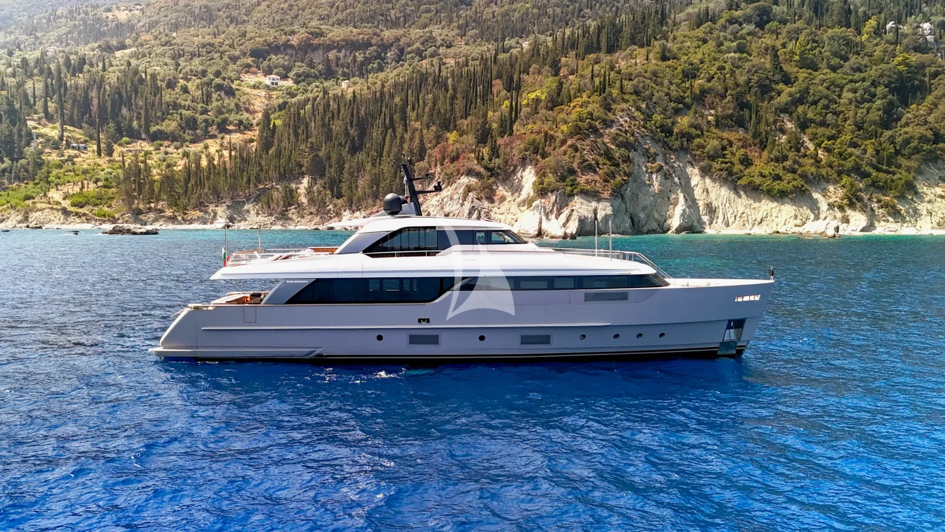 FLORI Charter Yacht