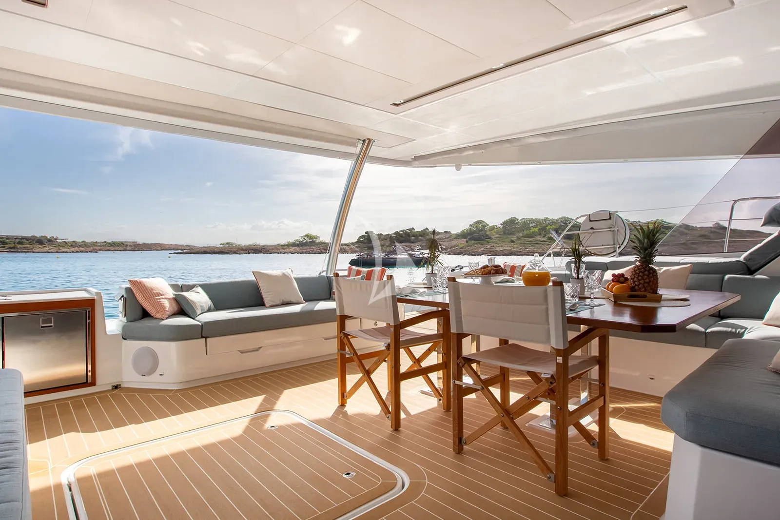 VAGATOR Charter Yacht