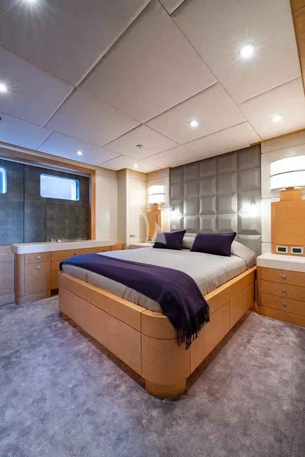 MIZU Charter Yacht