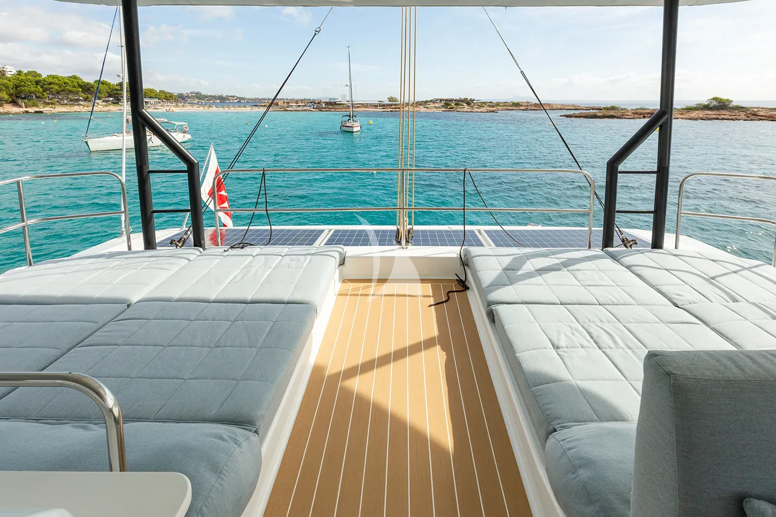 VAGATOR Charter Yacht